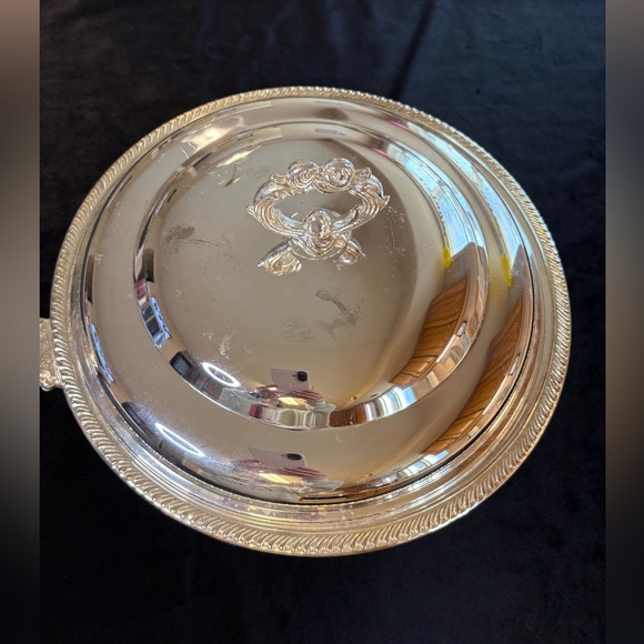 Silver Lidded Pan with Wooden Handle - Picture 2 of 12